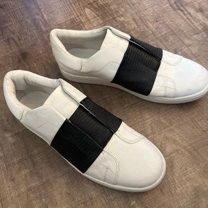 Vince sneakers size 7